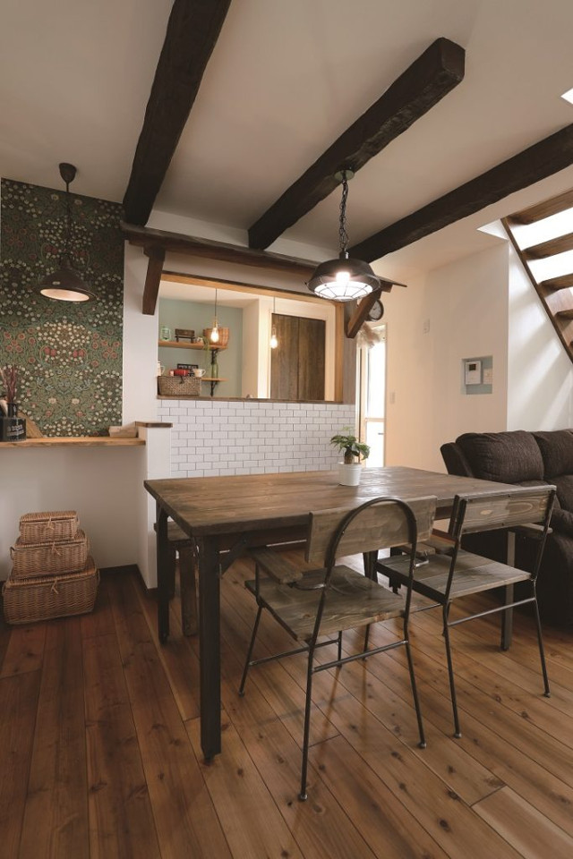 キッチンに取付けた屋根がまるでカフェのようなおしゃれな雰囲気に♪おうちカフェが楽しめそうですね♪