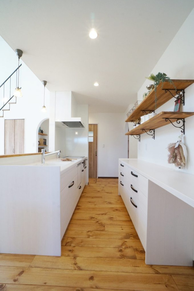 キッチン◆木製扉がとっても可愛くて、温かみのあるウッドワンのキッチン