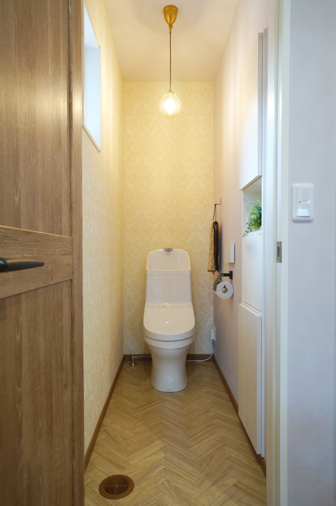 1階トイレ◆便利なトイレ収納のあるスッキリとしたトイレ空間